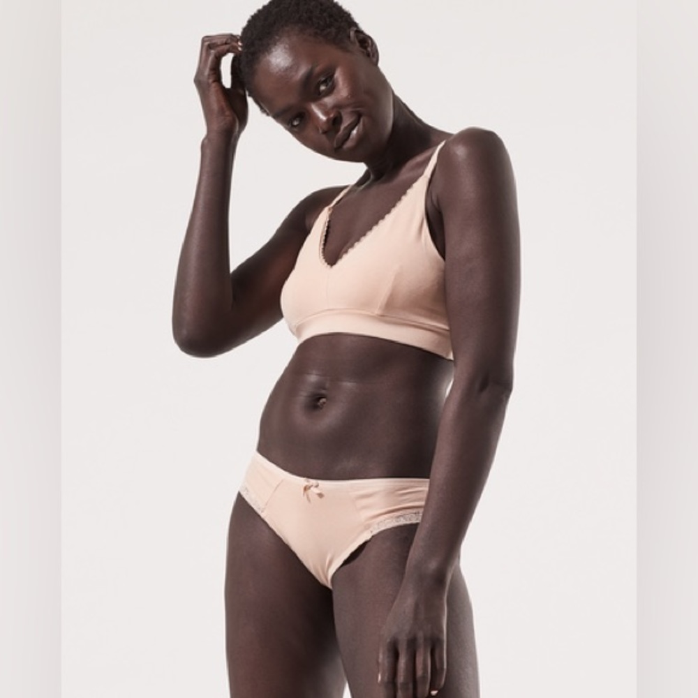 🌱 PACT 🌱 2 Pretty Plunge Bras in Champagne XS